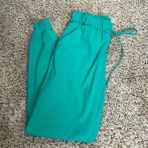 Lululemonn Jogger Size 6.